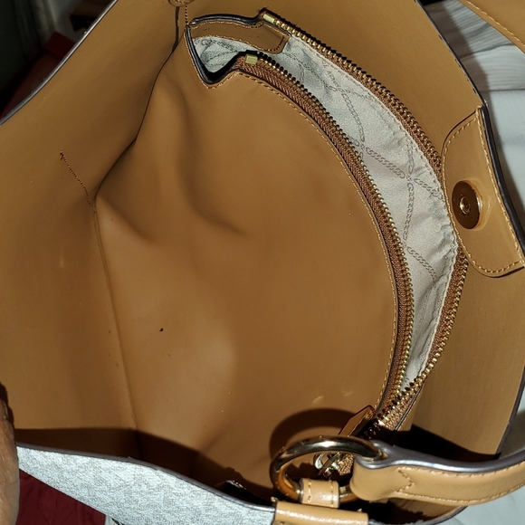 Michael Kors Handbag - Picture 10 of 16